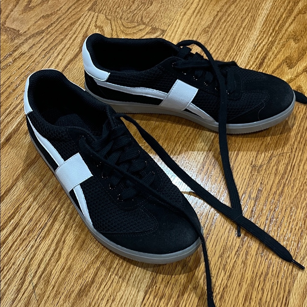 Eileen Fisher women’s sneakers